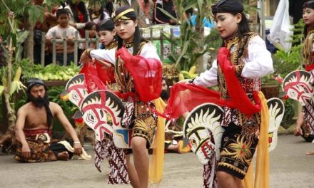 Kesenian Tradisional Kuda Lumping Berasal Dari Indonesia