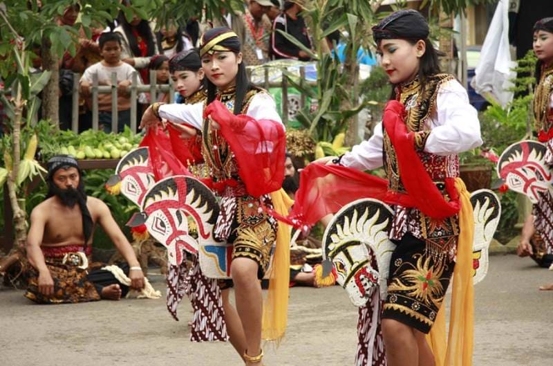 Kesenian Tradisional Kuda Lumping Berasal Dari Indonesia