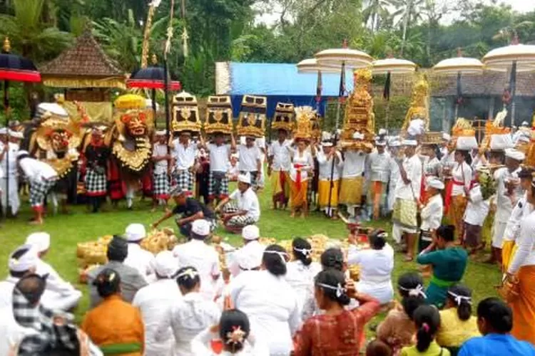 Keragaman Bali Memiliki Tradisi Piodalan Di Hari Tertentu