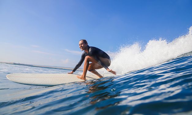 Papan Selancar Atau Surfing Olahraga Di Atas Air