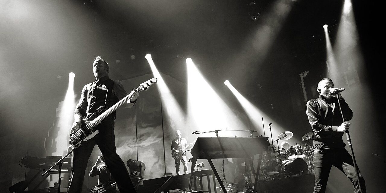 Sebuah Genre Metal Pada Musik Rock Yang Bebas Dan Keras