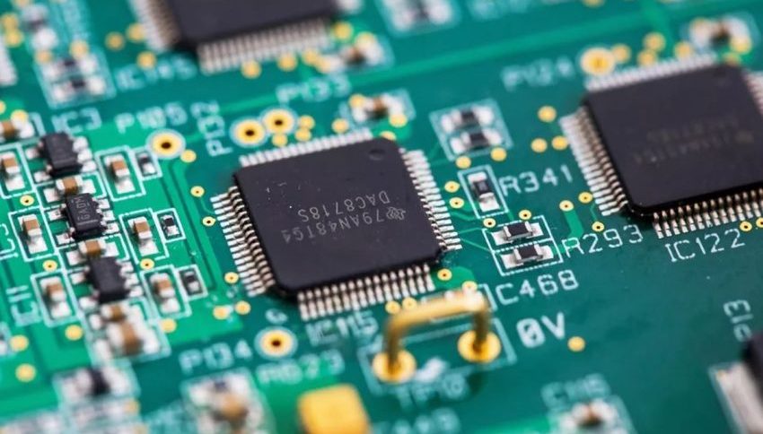 Sebuah Perangkat Semikonduktor Dalam Penggunaan Elektronik