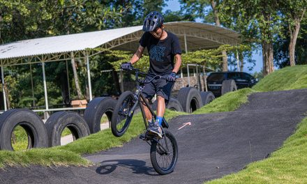 Sepeda Balap Atau BMX Yang Bentuknya Kokoh