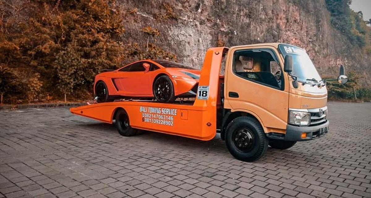 Kendaraan Khusus Truk Towing Untuk Pengangkatan Benda