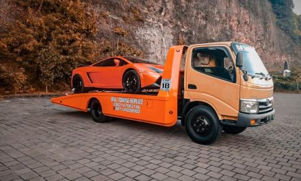 Kendaraan Khusus Truk Towing Untuk Pengangkatan Benda