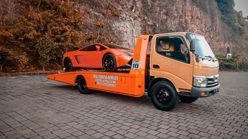 Kendaraan Khusus Truk Towing Untuk Pengangkatan Benda