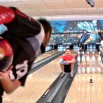 Olahraga Bola Bowling Dengan Melemparkan Ke Pin