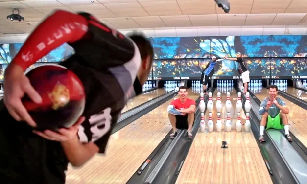 Olahraga Bola Bowling Dengan Melemparkan Ke Pin