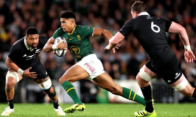 Olahraga Pria Rugby Dengan Kekuatan Dan Kecepatan