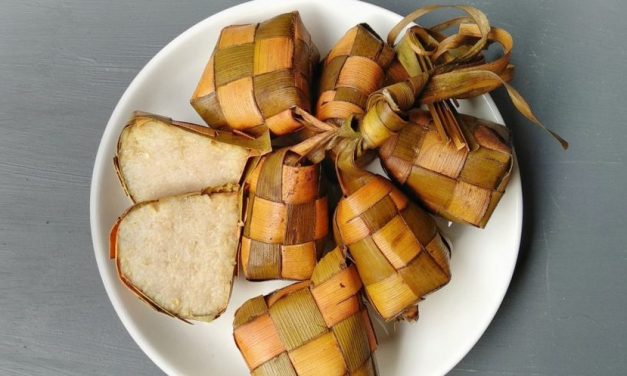 Makanan Tradisional Ketupat Indonesia Dari Bahan Beras
