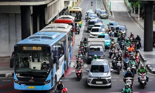 Transportasi Pribadi Dan Umum Pada Mobil Roda Empat