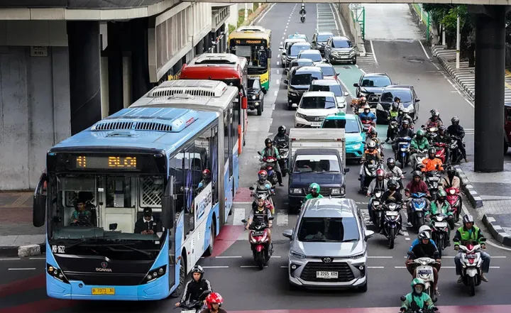 Transportasi Pribadi Dan Umum Pada Mobil Roda Empat