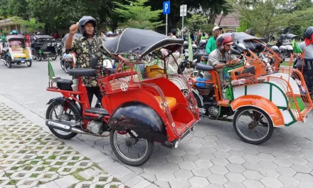 Transportasi Betor Becak Motor Yang Unik