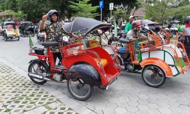 Transportasi Betor Becak Motor Yang Unik