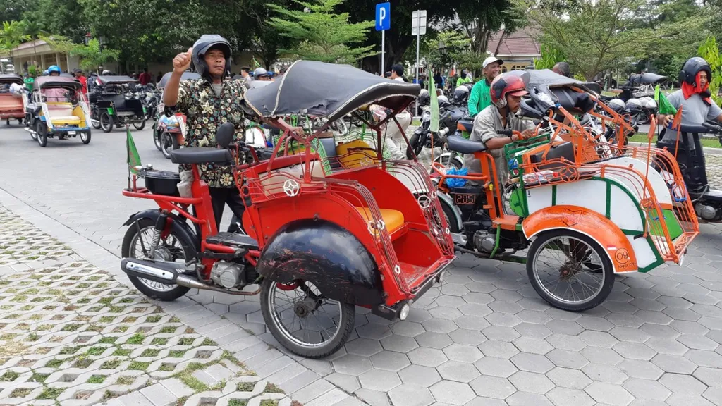 Transportasi Betor Becak Motor Yang Unik
