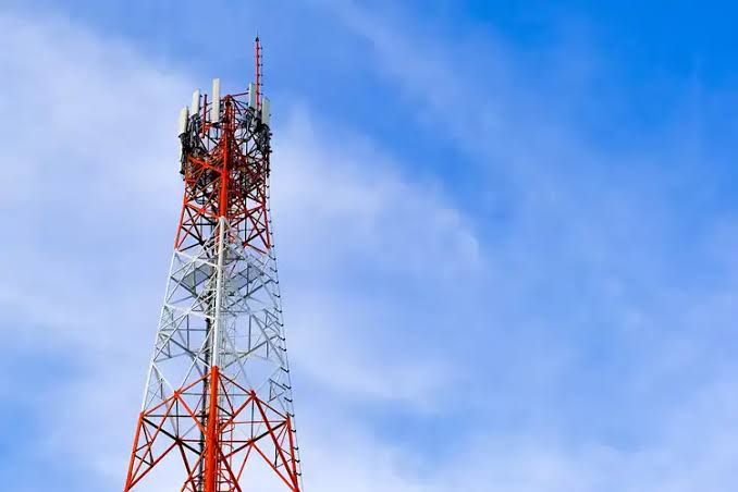 Bangunan Tower Yang Cukup Tinggi Untuk Jaringan
