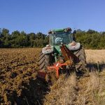 Kendaraan Bermesin Traktor Khusus Berbagai Pekerjaan Pertanian
