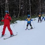 Olahraga Rekreasi Ski Dengan Meluncur Di Salju