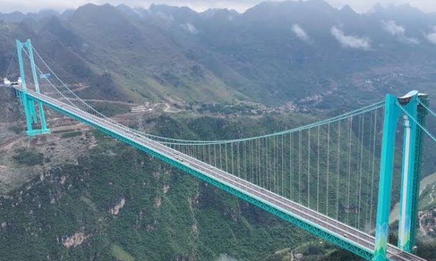 Sebuah Penyeberangan Jembatan Yang Sangat Kokoh