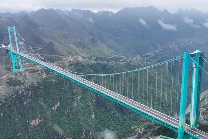 Sebuah Penyeberangan Jembatan Yang Sangat Kokoh