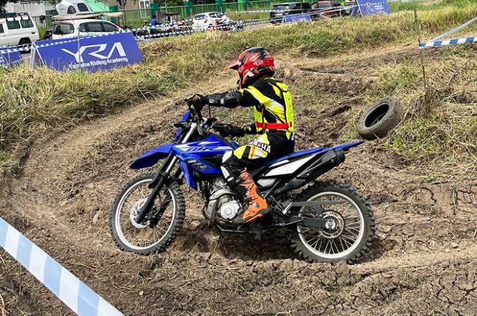 Kendaraan Offroad Trail Pada Sebuah Sepeda Motor