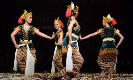 Sebuah Tarian Tradisional Yang Memiliki Makna