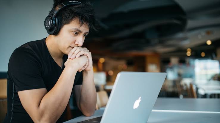 Perangkat Elektronik Headset Sebagai Audio
