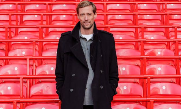 Seorang Pesepakbola Tinggi Pemain Inggris Peter Crouch