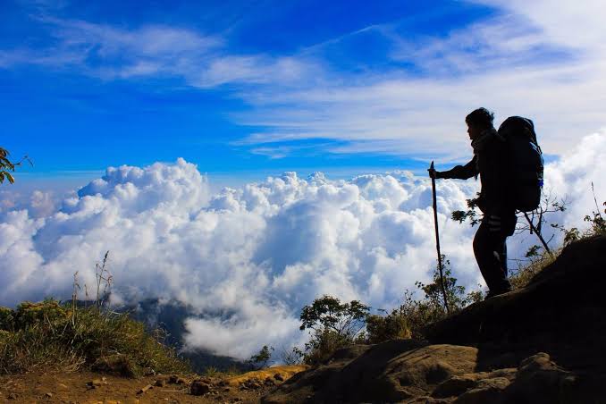 Suatu Kegiatan Muncak Pada Bukit Maupun Gunung