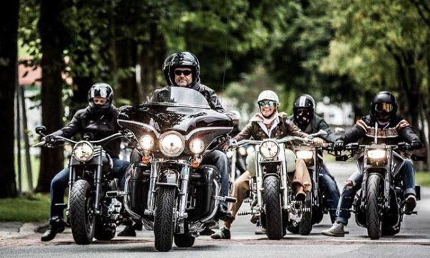 Kendaraan Besar Moge Atau Sebuah Motor Gede