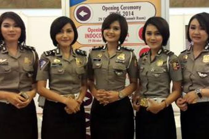 Seseorang Profesi Polwan Atau Sebagai Polisi Wanita
