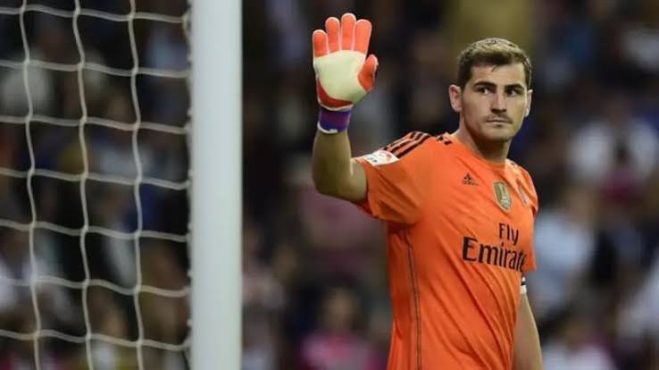 Seorang Pemain Sepakbola Sebagai Kiper Iker Casillas