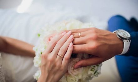 Lingkaran Perhiasan Cincin Dengan Beberapa Motif
