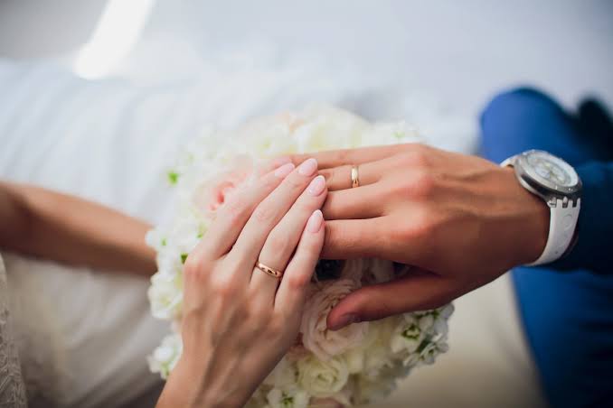 Lingkaran Perhiasan Cincin Dengan Beberapa Motif
